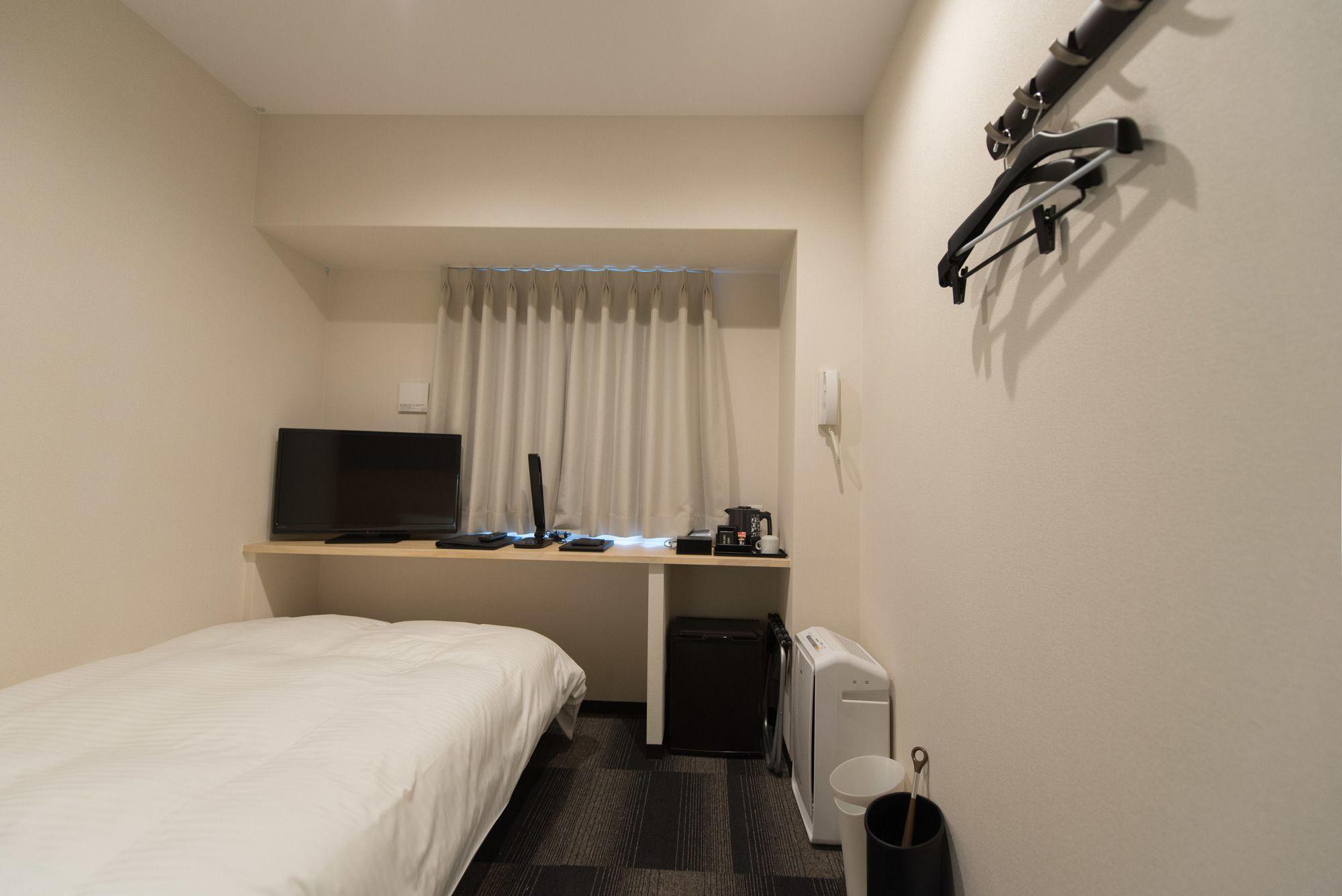 Toyotomi Inn 難波高津 Osaka Exteriör bild